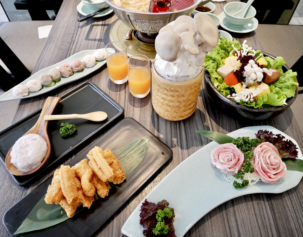 台北中山 饕客愛的王品青花驕麻辣鍋 台北捷運中山站美食 麻辣火鍋 宵夜 下午茶 青花椒 克萊兒萱