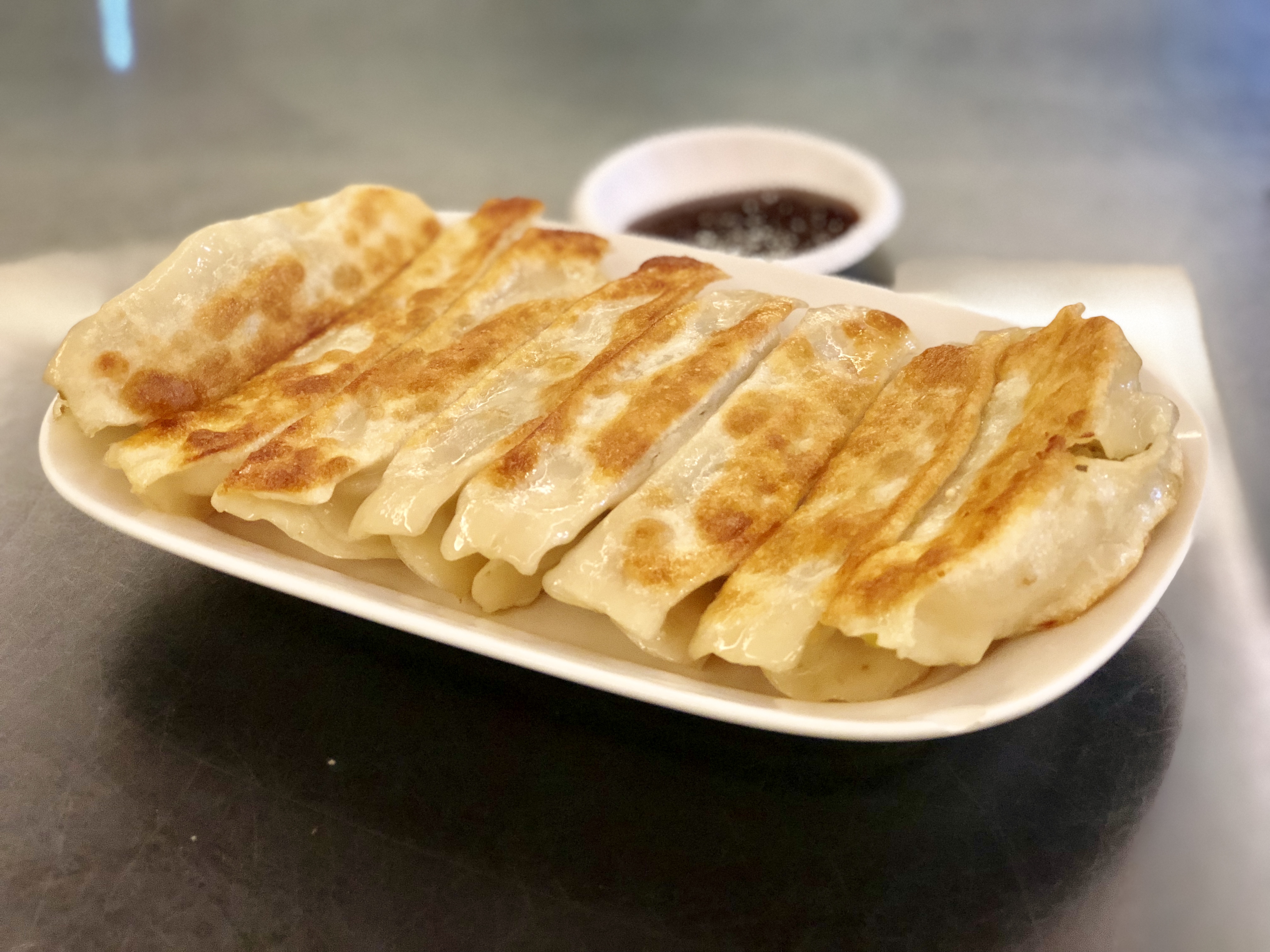 [台北大安] 中正纪念堂美食杭州小笼汤包三鲜锅贴好好味外国游客淹没